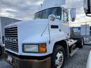 2001 MACK 600 1211005-01