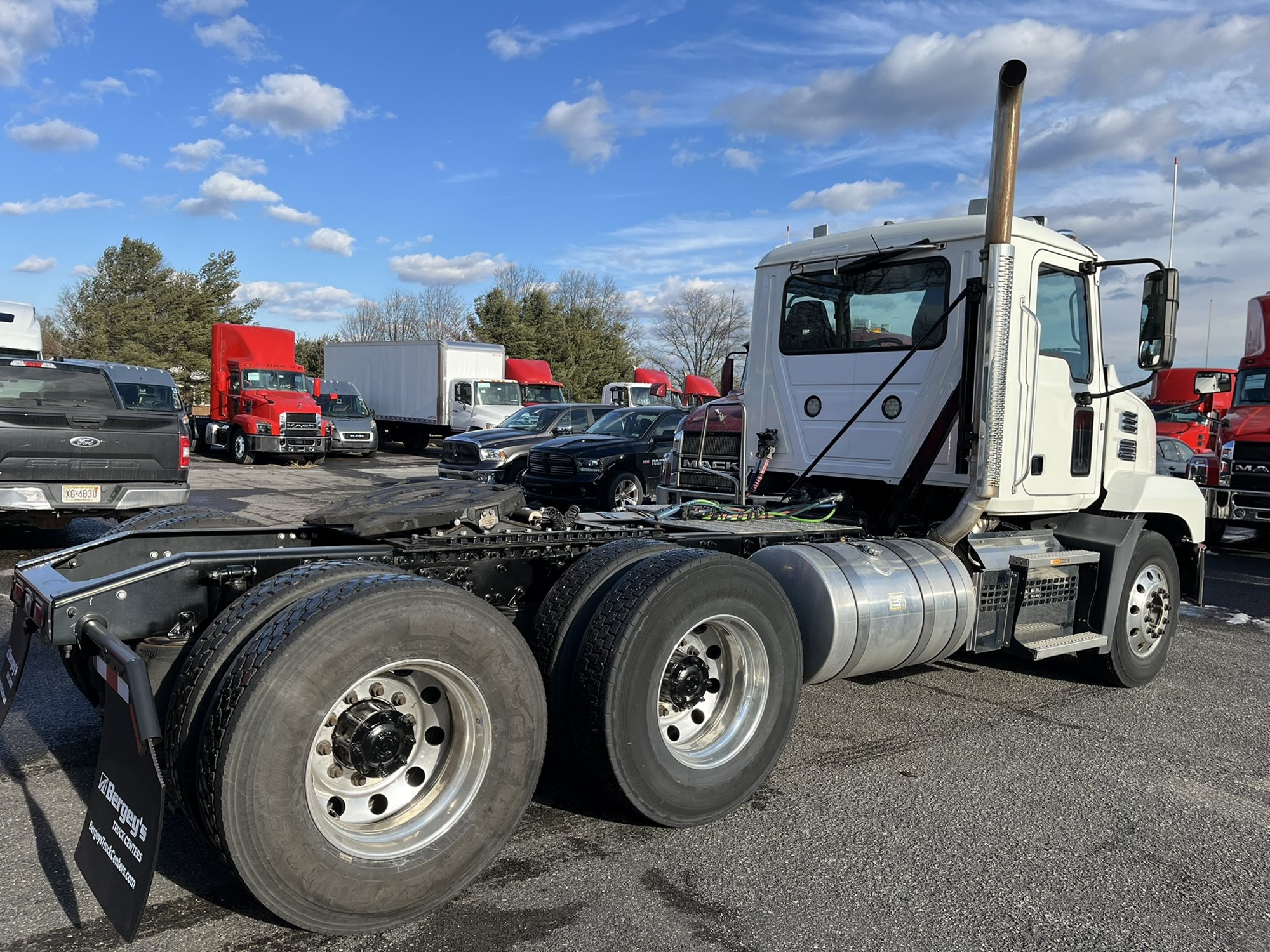 2020 MACK AN64T - image 3 of 6