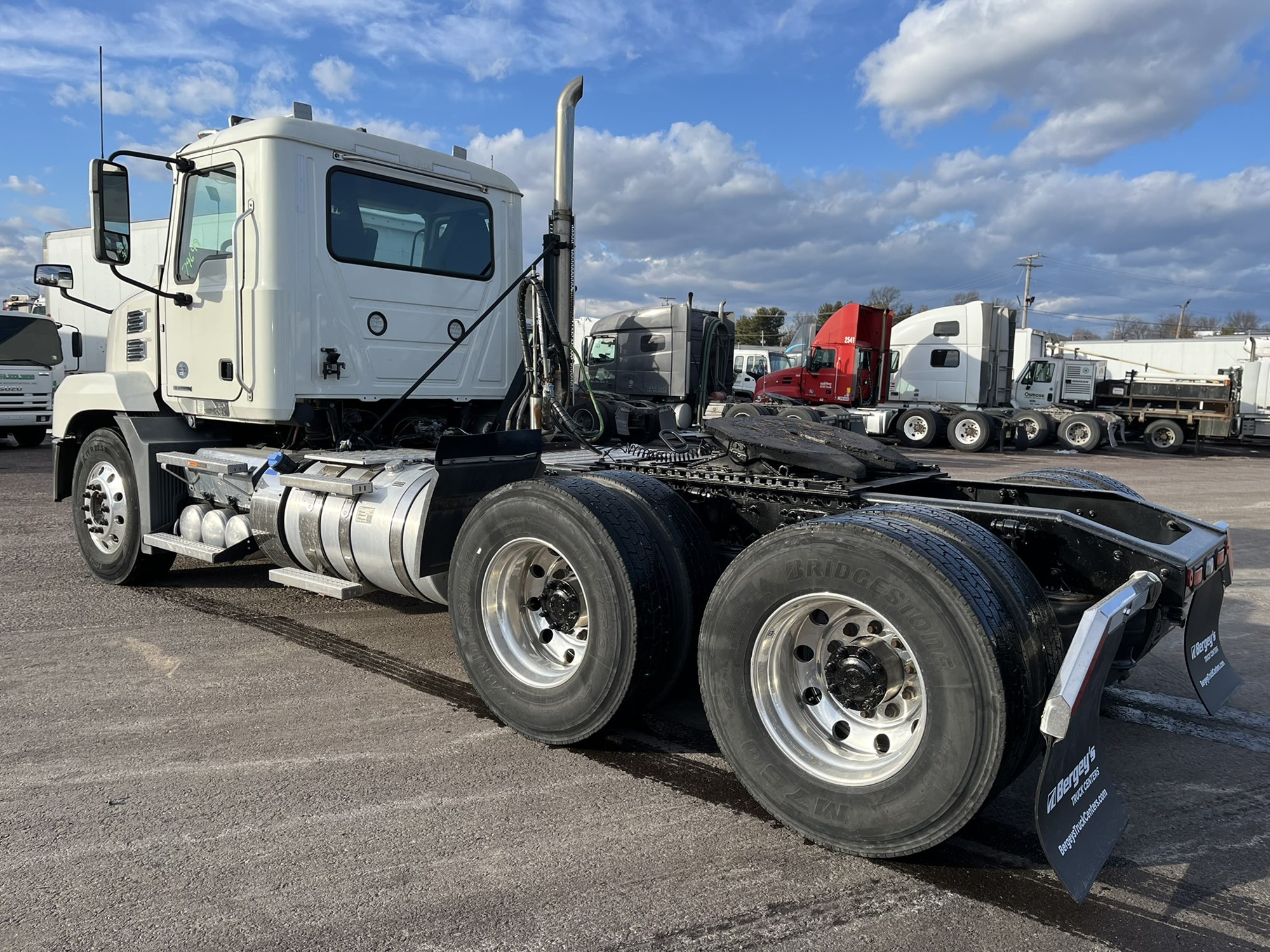 2019 MACK AN64T - image 4 of 6