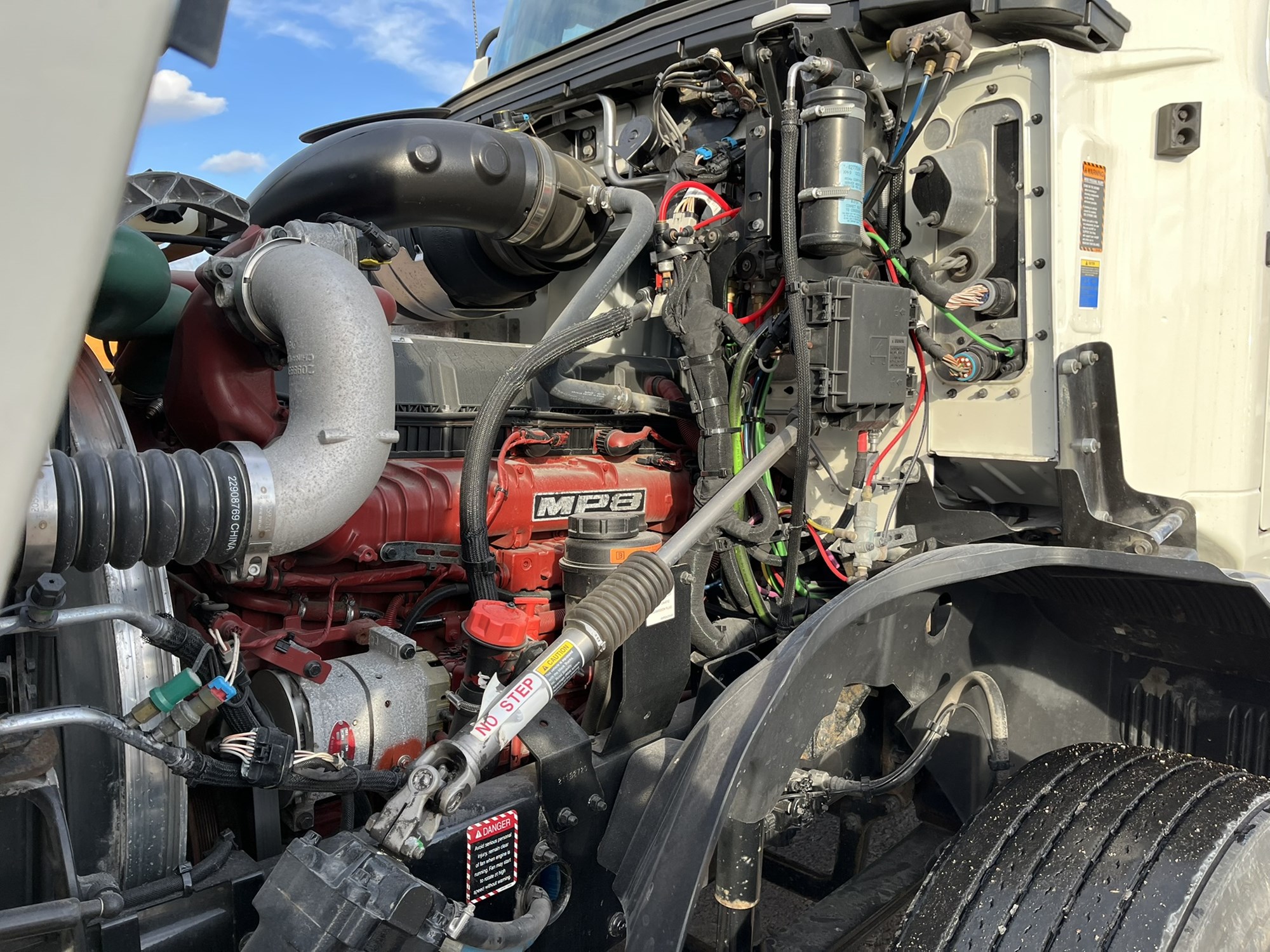 2019 MACK AN64T - image 5 of 6