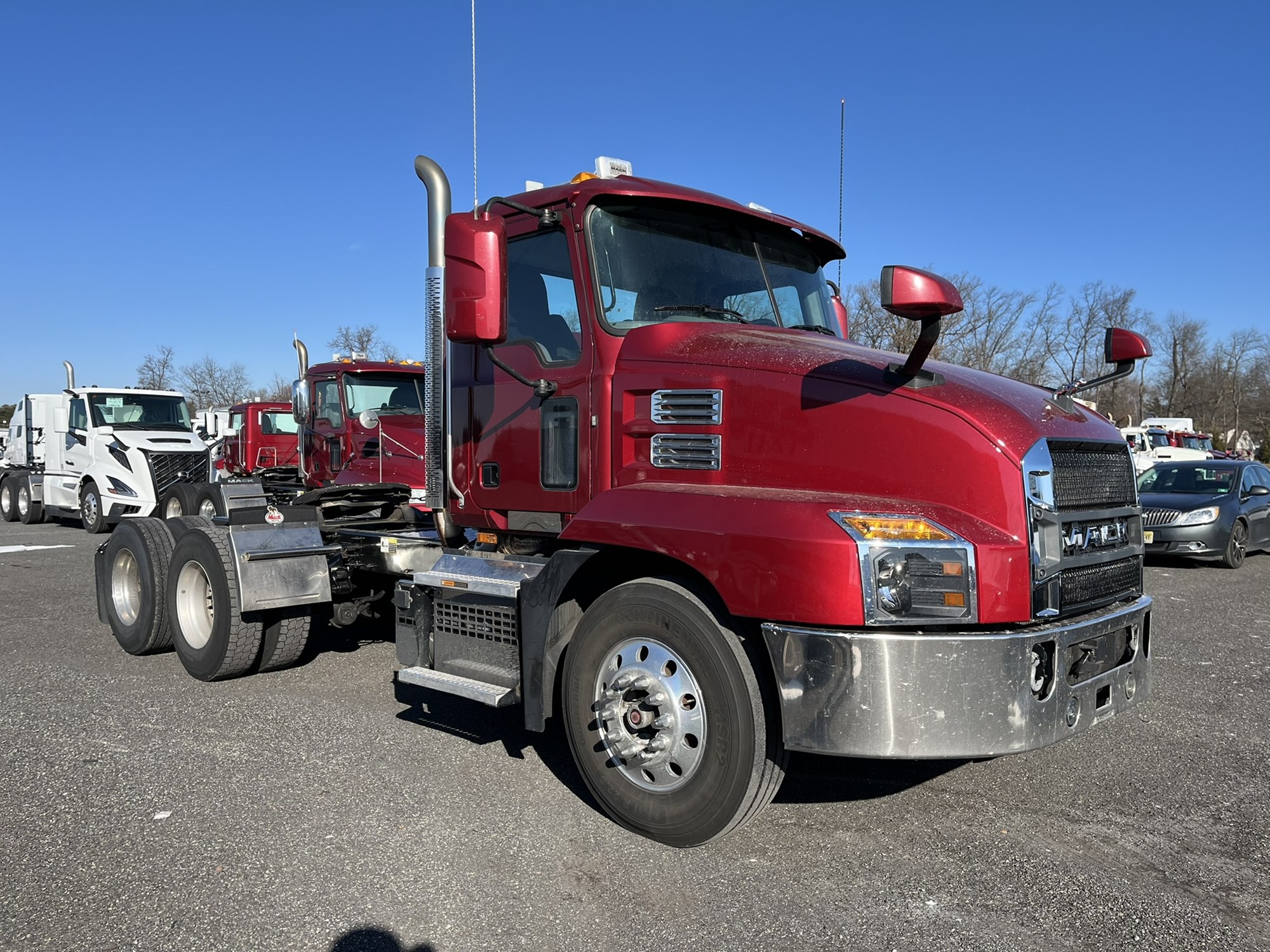 2019 MACK AN62T - image 2 of 6