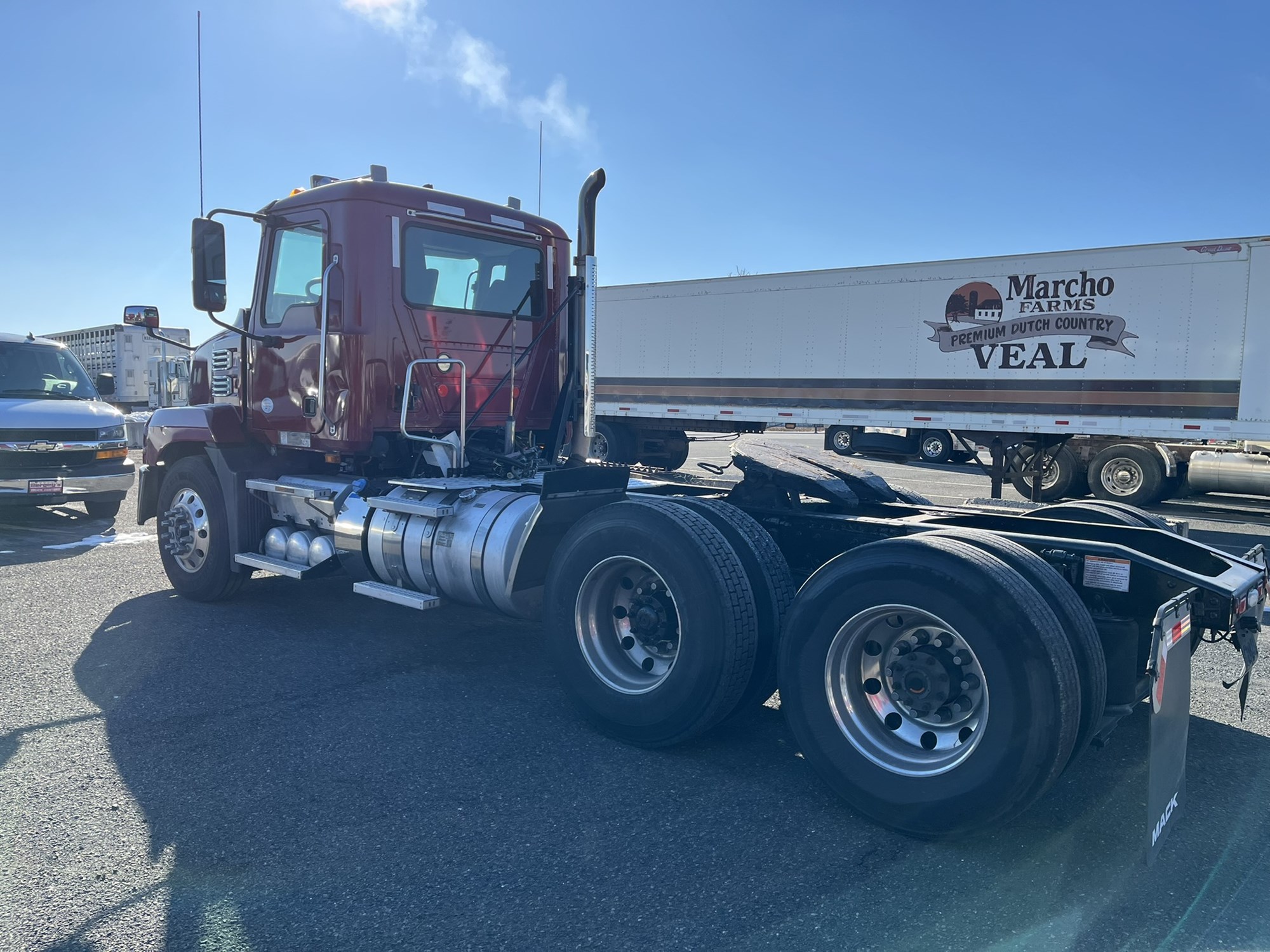 2019 MACK AN62T - image 4 of 6