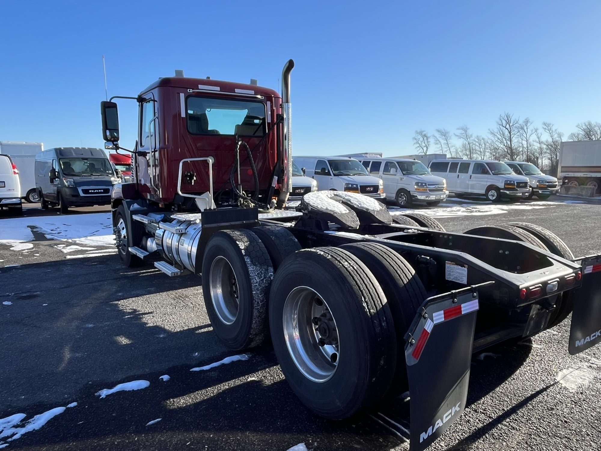 2019 MACK AN62T - image 4 of 6