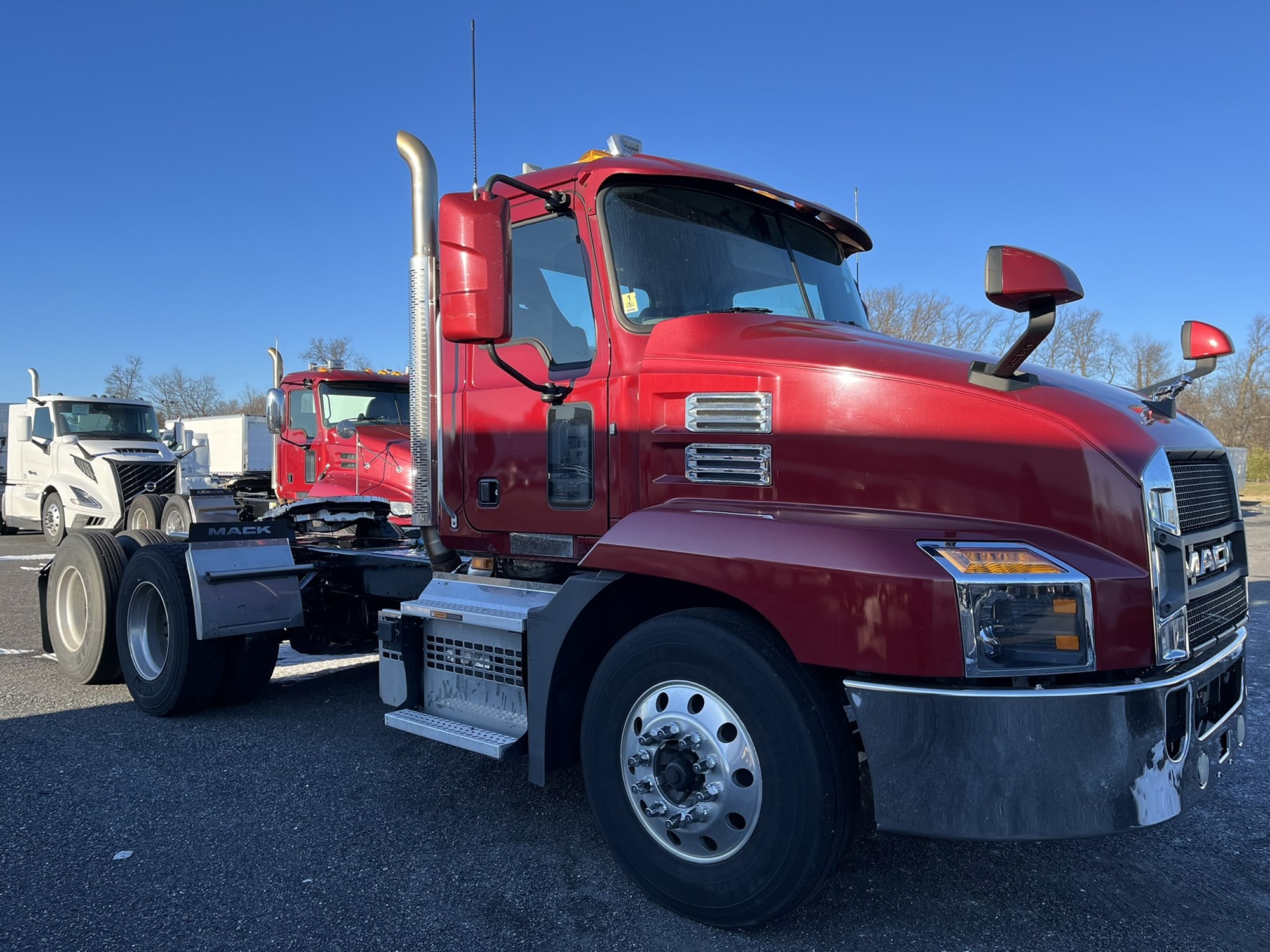 2019 MACK AN62T - image 2 of 6