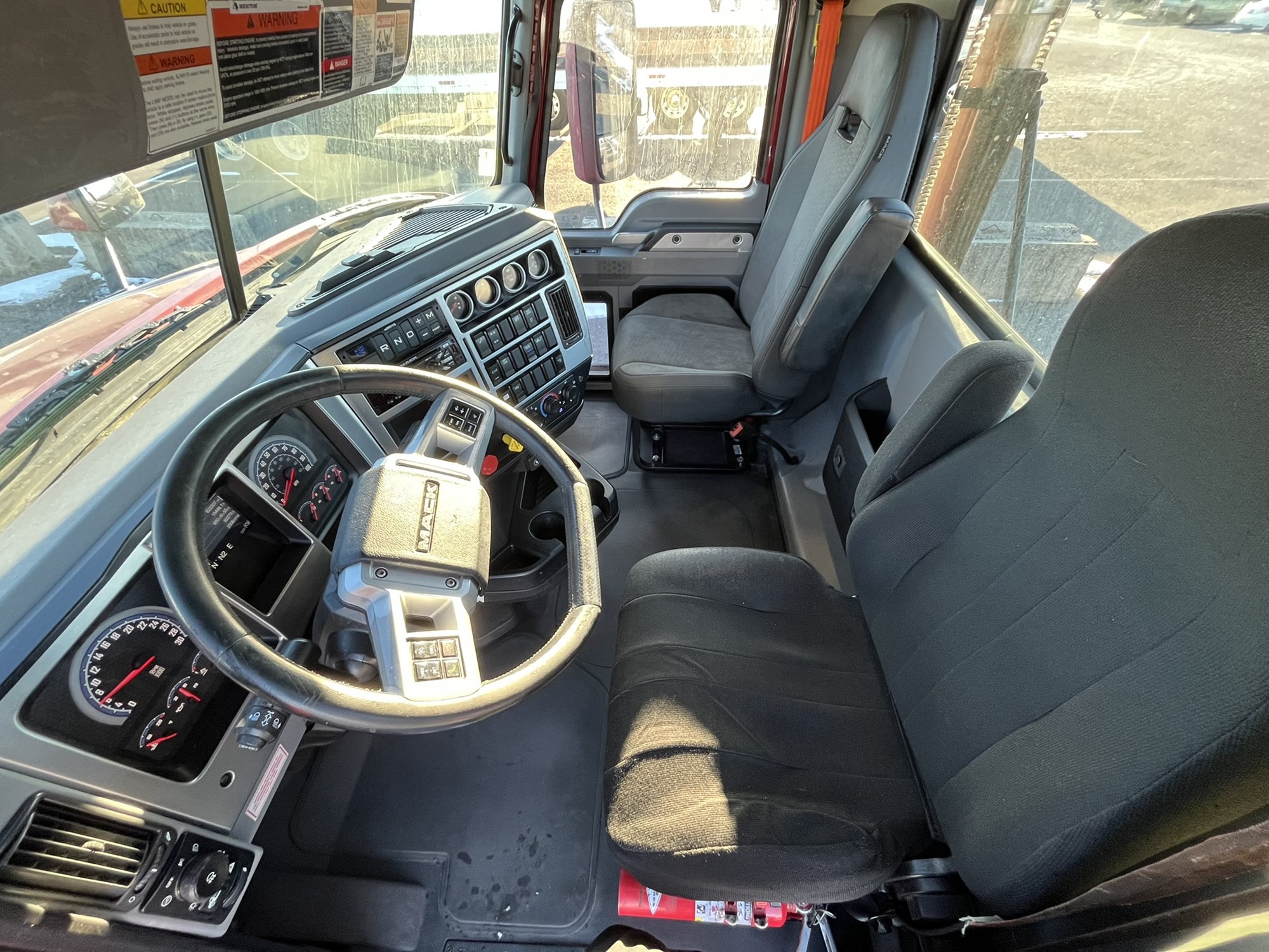 2019 MACK AN62T - image 6 of 6