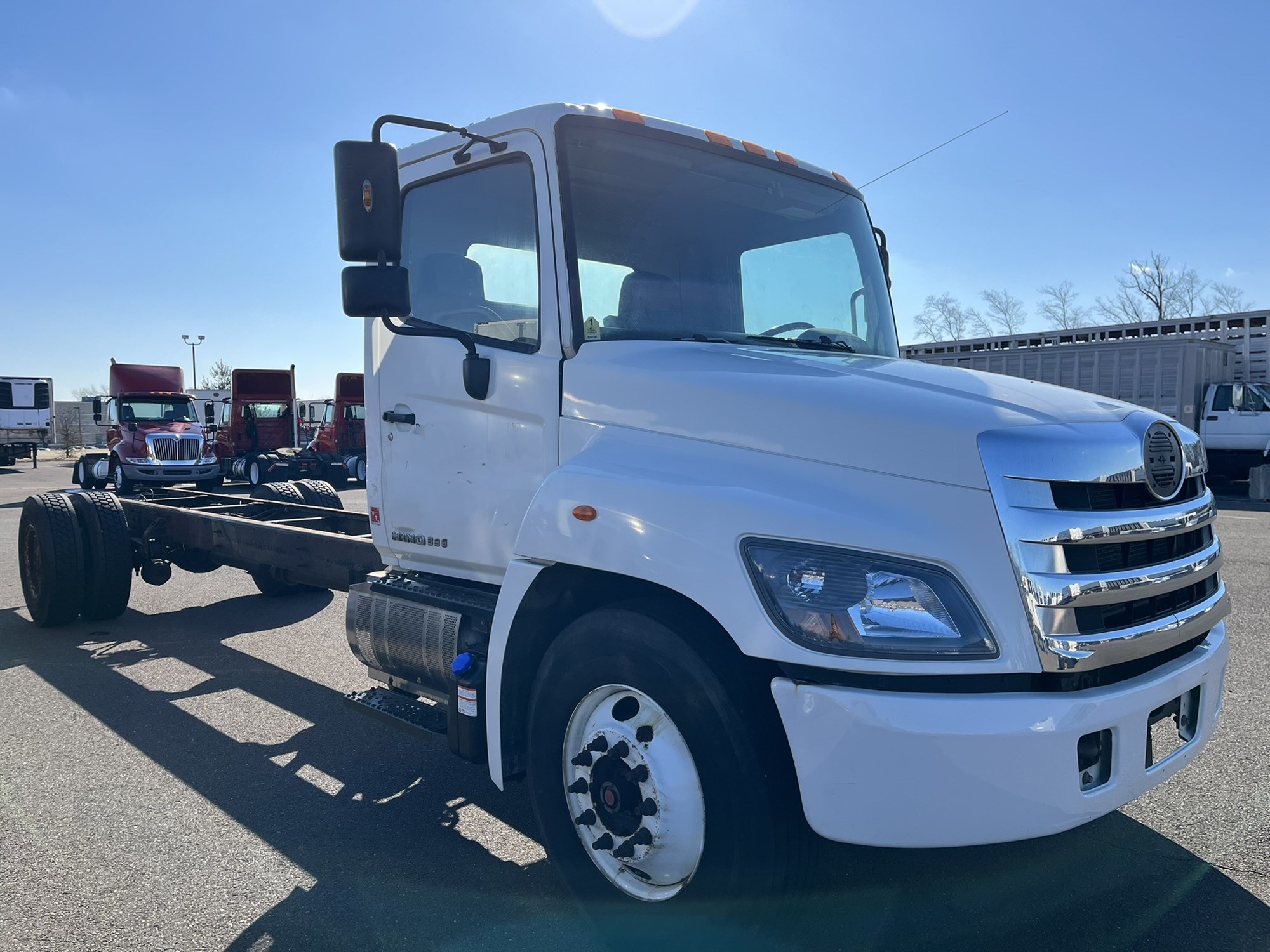 2016 HINO 338 - image 2 of 6