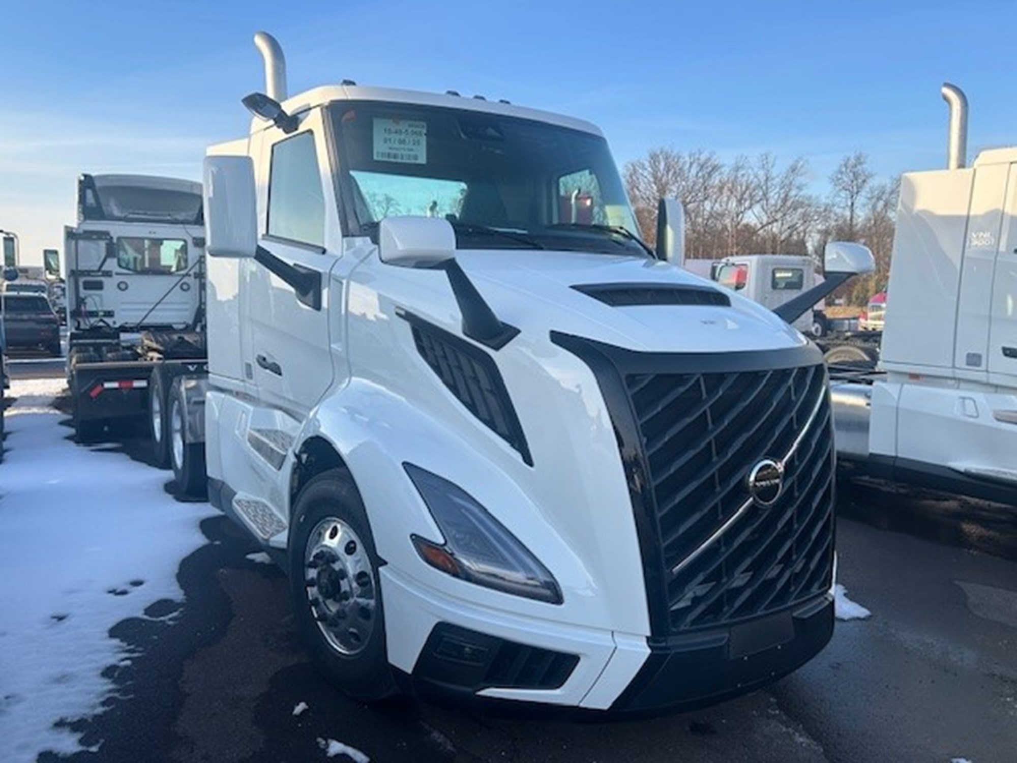 2025 VOLVO New VNL64T300 - image 2 of 3