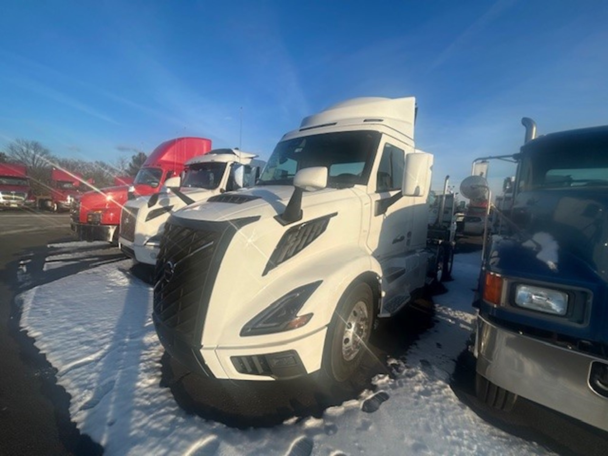 2025 VOLVO New VNL64T300 - image 1 of 2