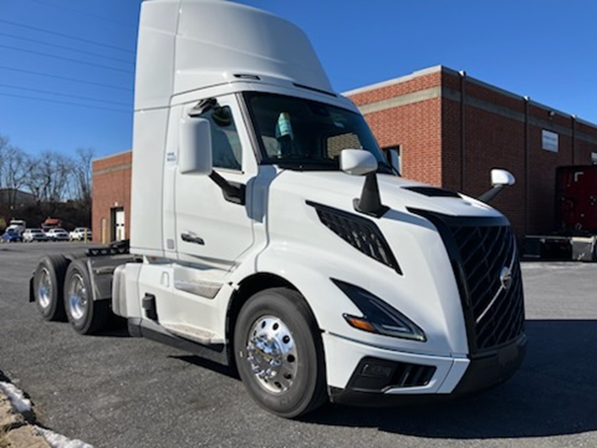 2025 VOLVO New VNL64T300 - image 3 of 6