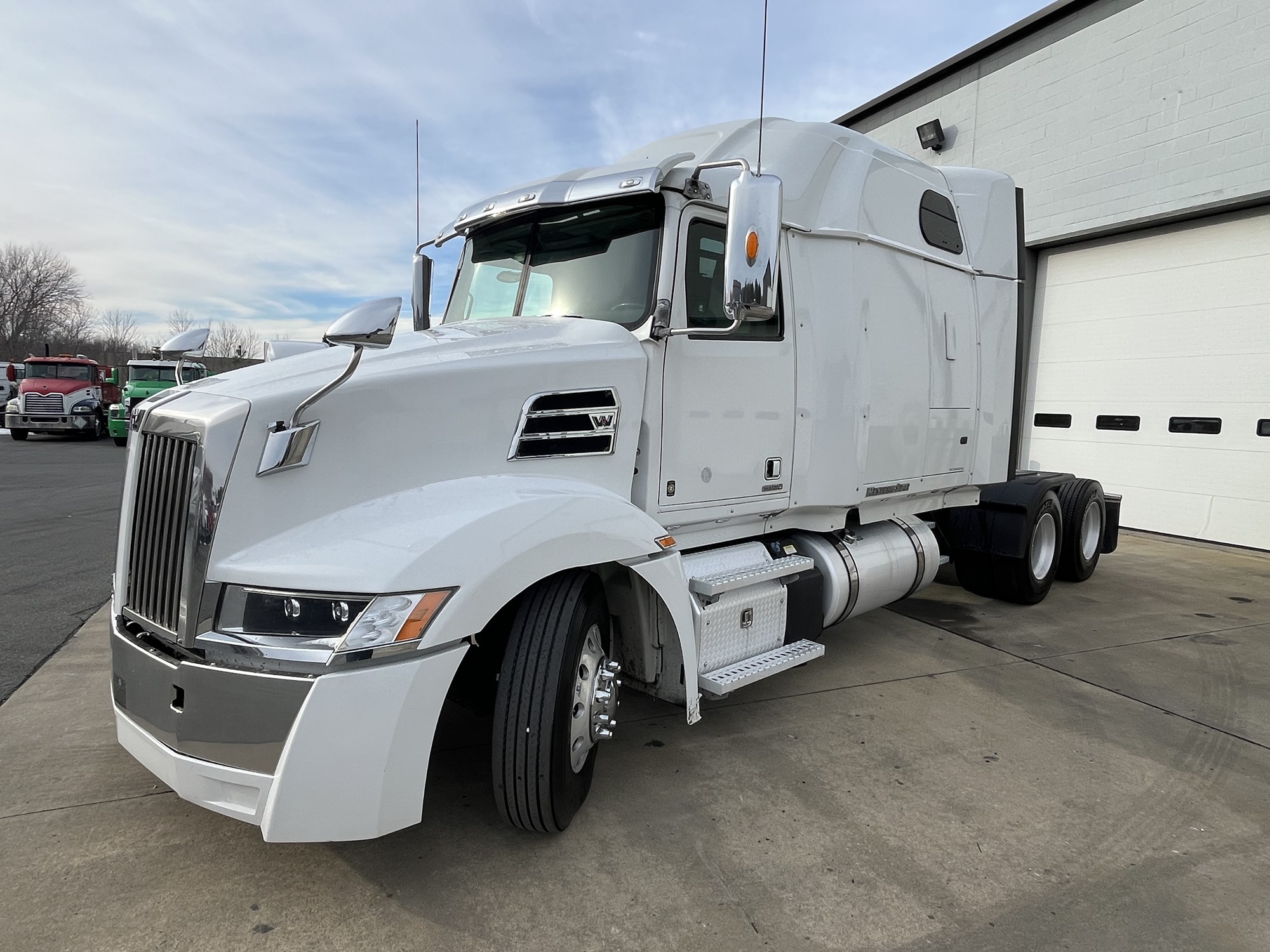 2020 WESTERN STAR/AU 5700 XE - image 1 of 6