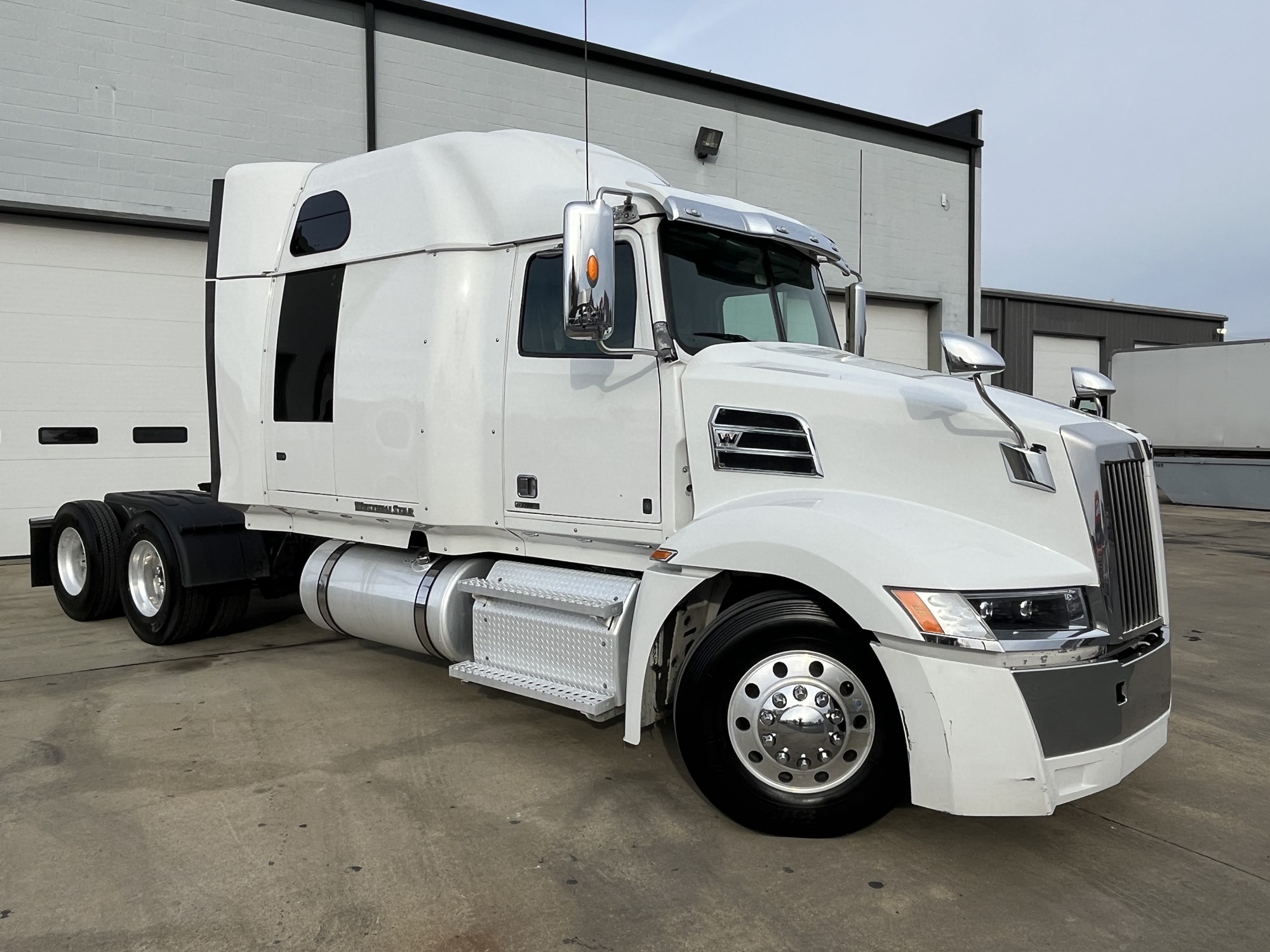 2020 WESTERN STAR/AU 5700 XE - image 1 of 6