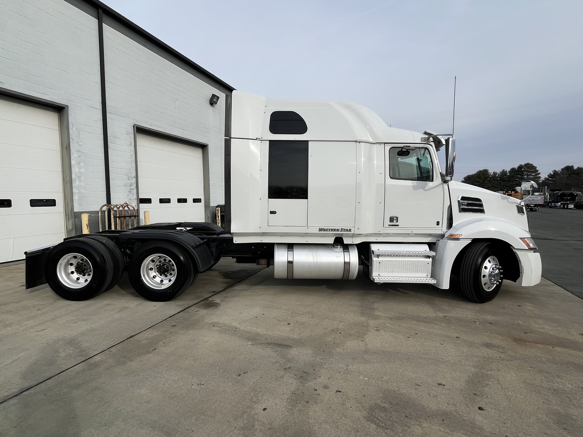 2020 WESTERN STAR/AU 5700 XE - image 4 of 6