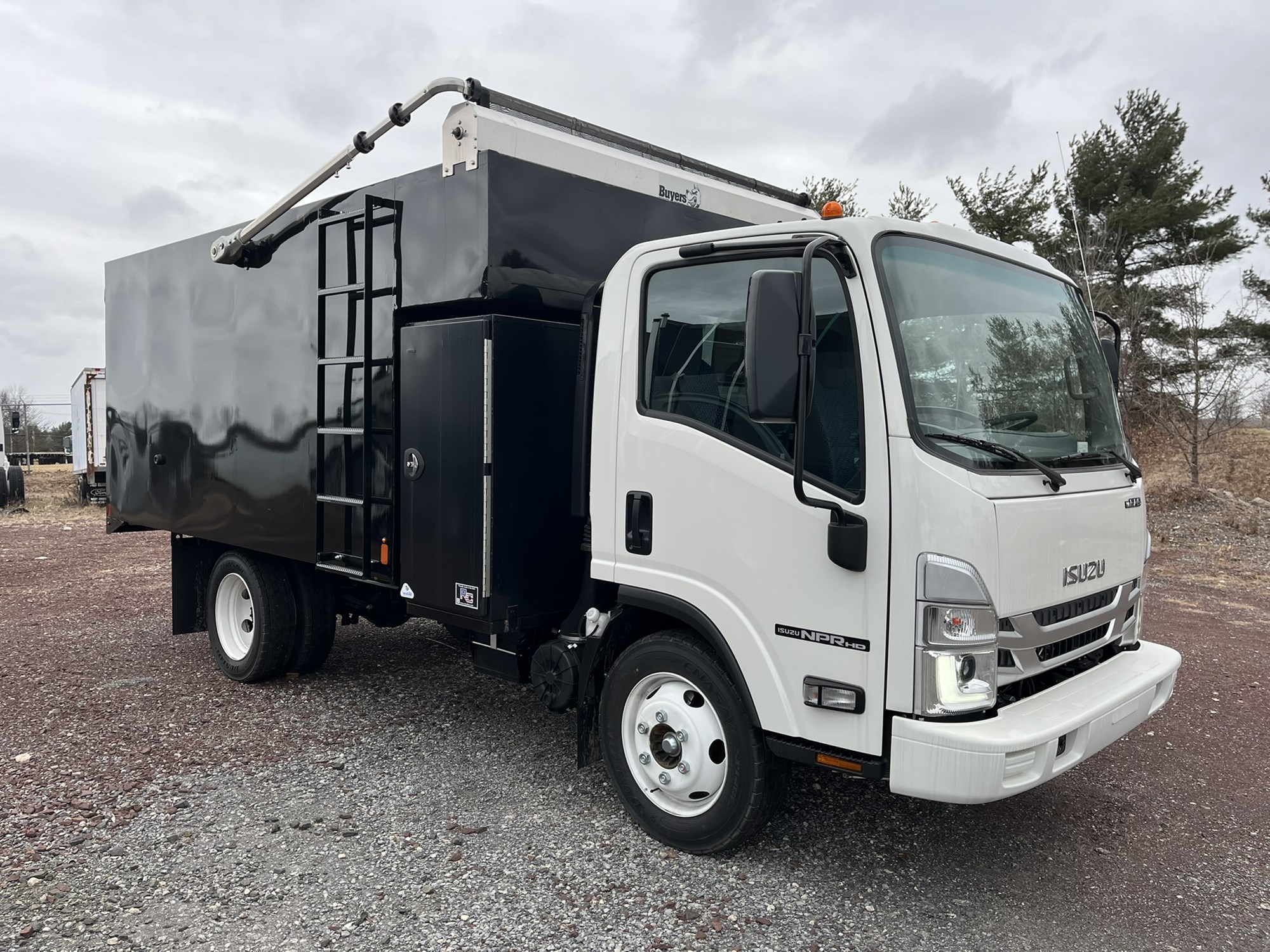 2024 ISUZU NPR HD - image 2 of 6