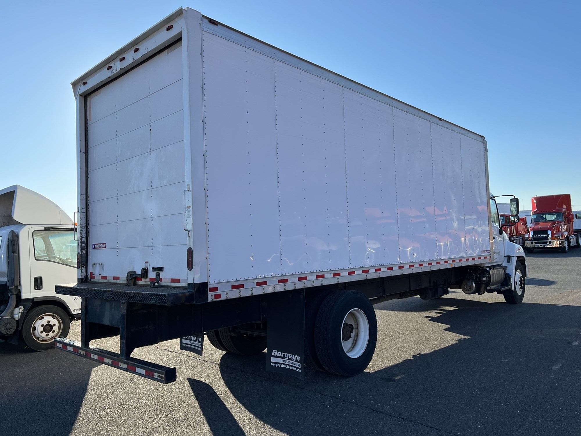 2019 HINO 338 - image 3 of 6