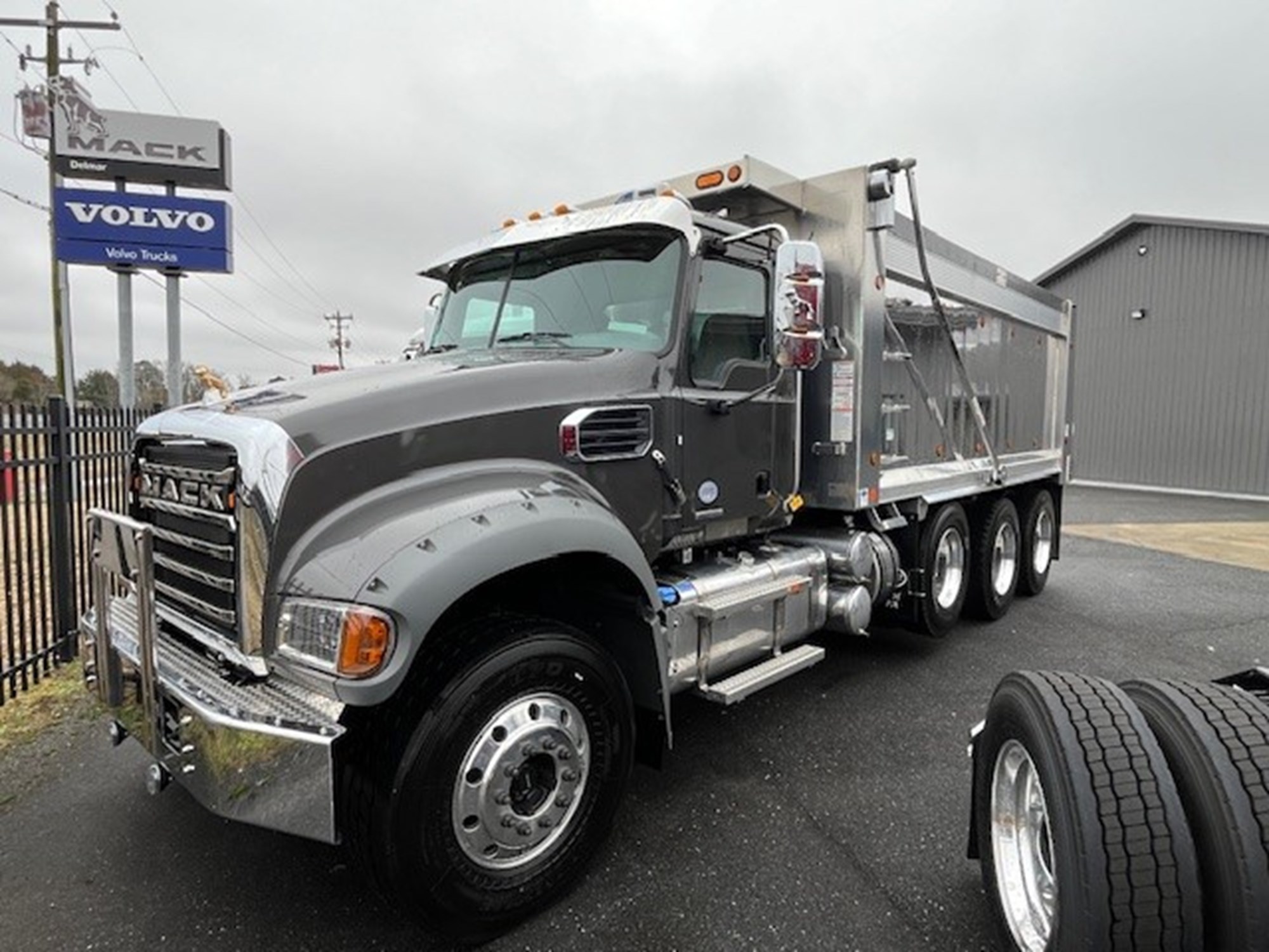 2025 Mack GR84F - image 1 of 5