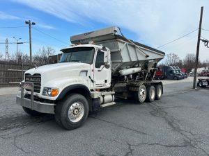 2003 MACK 700 1071205-01