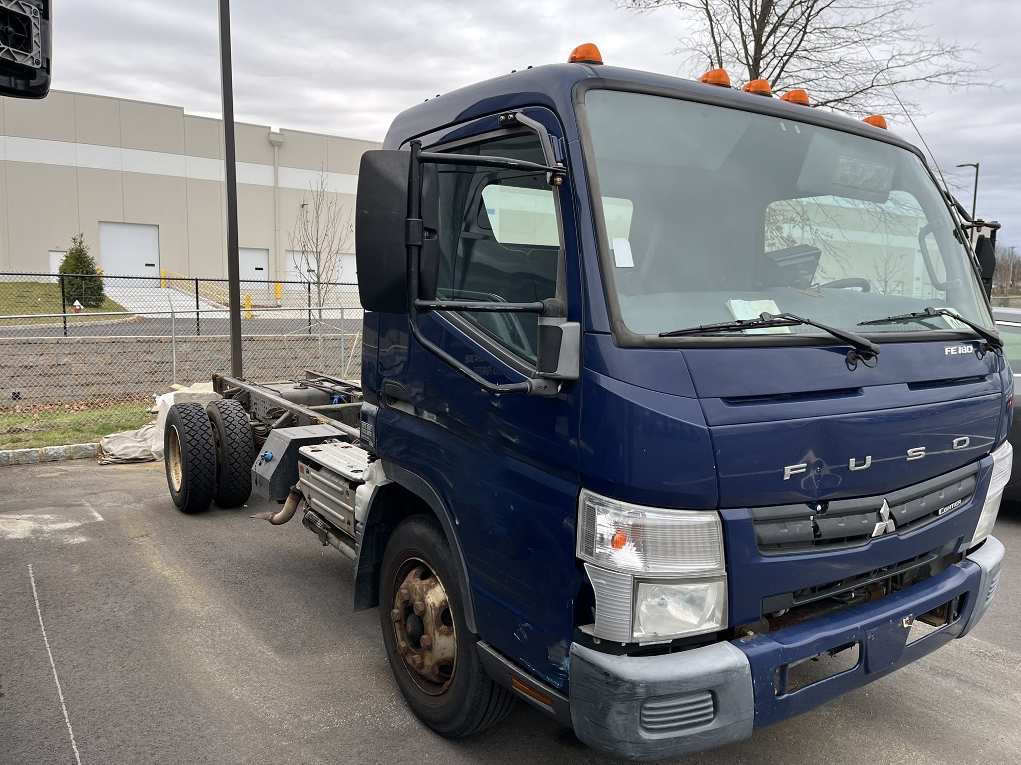 2015 Mitsubishi Fuso FEC92S - image 2 of 6