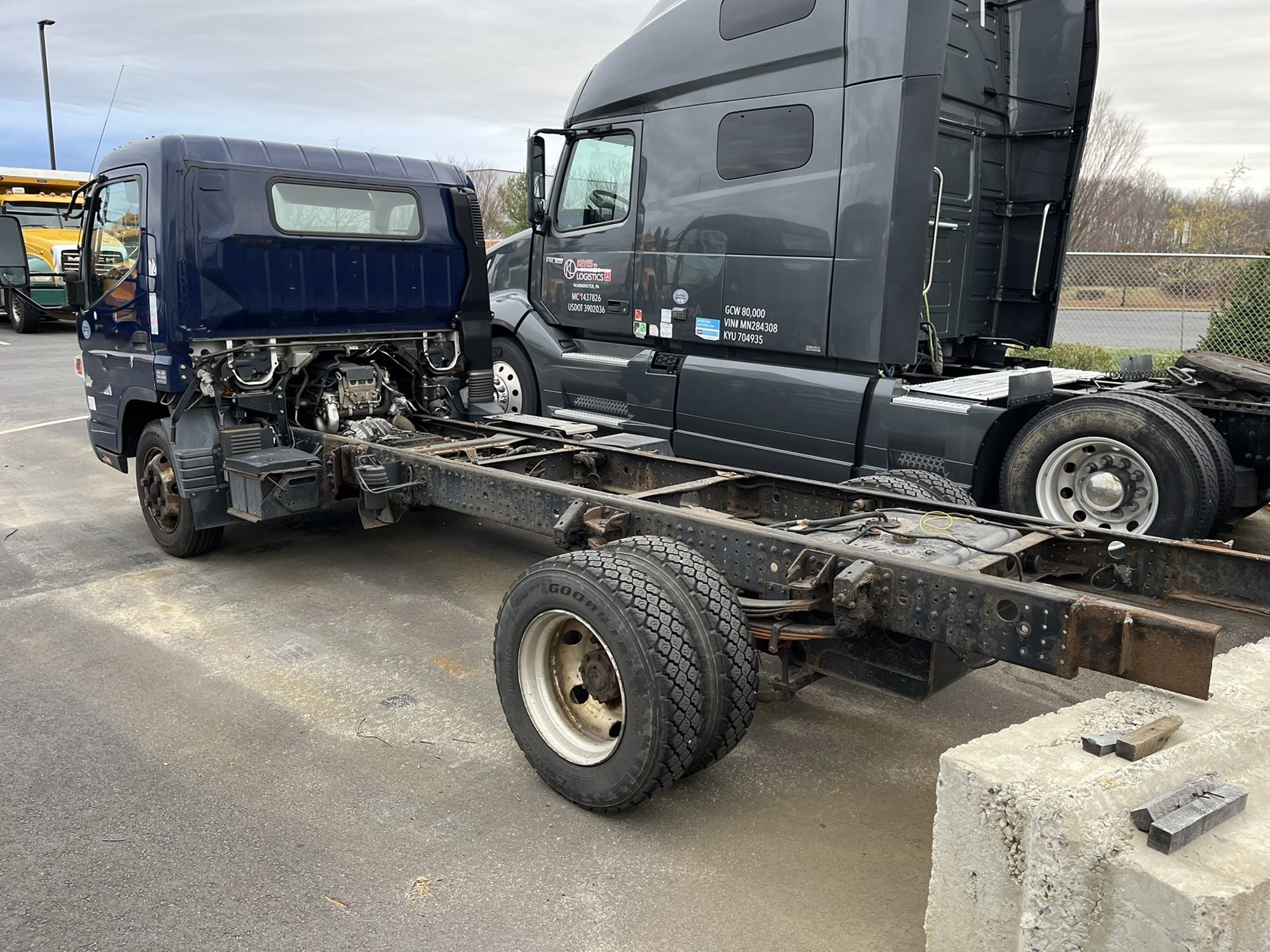 2015 Mitsubishi Fuso FEC92S - image 4 of 6