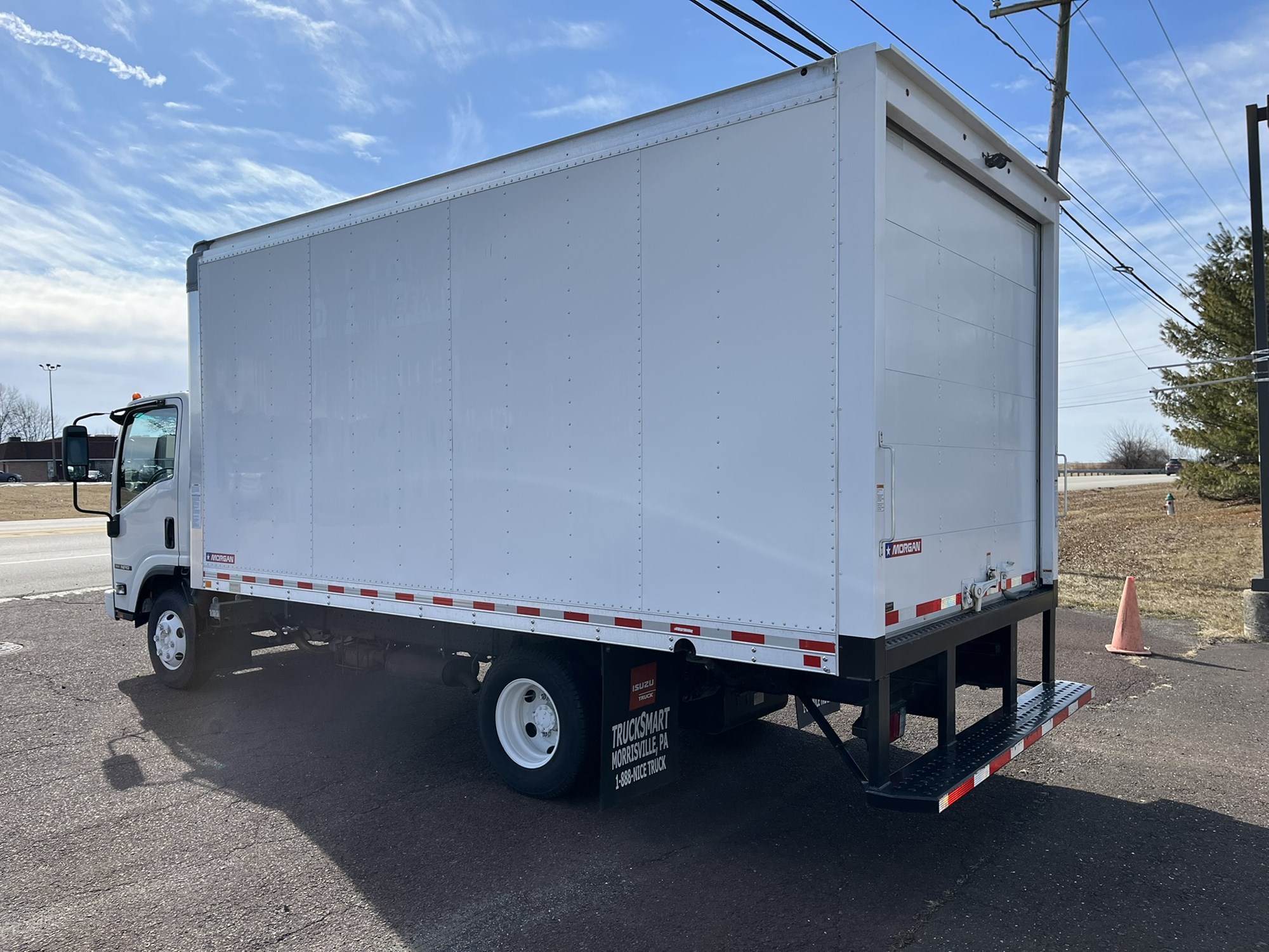 2019 Isuzu NPR/NPR-HD - image 4 of 6