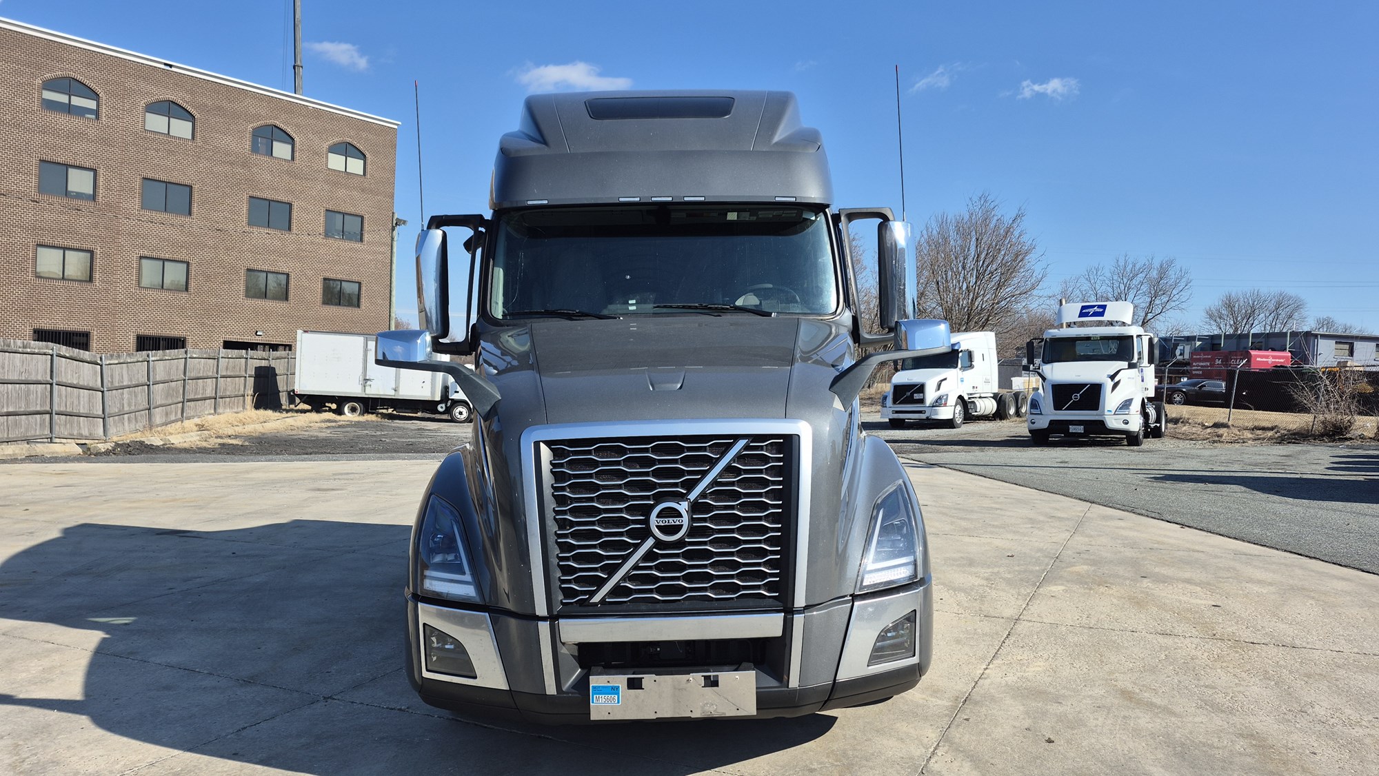 2024 VOLVO VNL860 - image 3 of 6