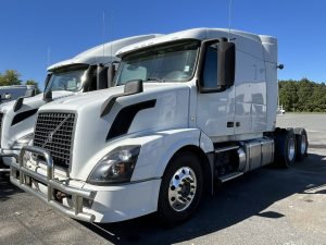 2013 VOLVO VN 1104347-01