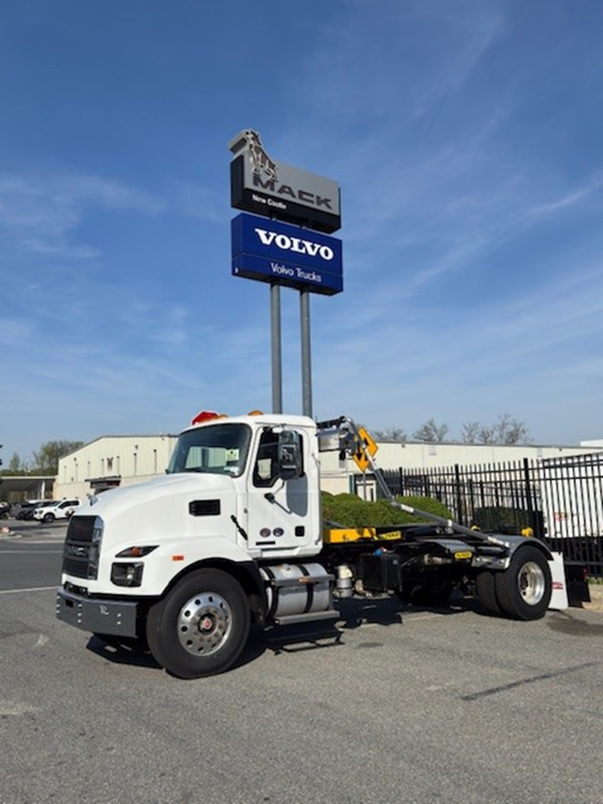 2025 MACK MD742 - image 1 of 6